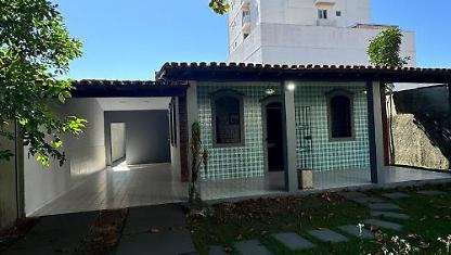 Casa com Churrasqueira e Quintal
